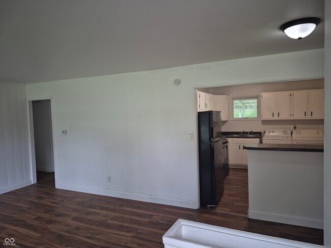 Building Photo - 2725 Kristen Dr W