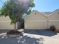 Building Photo - Charming 3BR House in Aurora