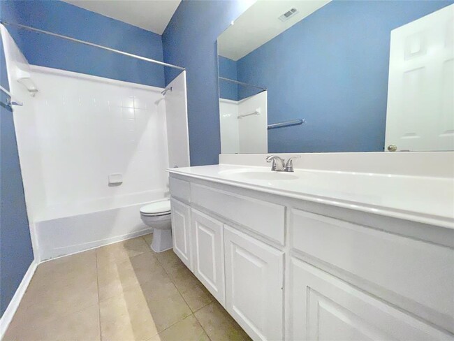 Building Photo - 2219 Speidel Dr