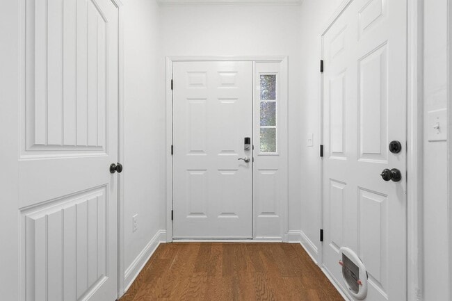 Building Photo - 3 Bed 2.5 Bath With wooded lot close to Fort Bragg!
