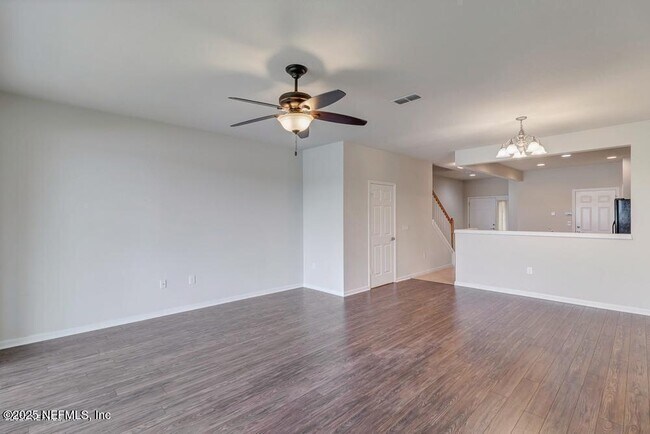 Building Photo - 6920 Roundleaf Dr