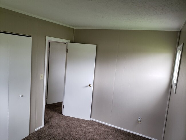 Building Photo - Charming 3-Bedroom Ranch Home on Corner Lo...