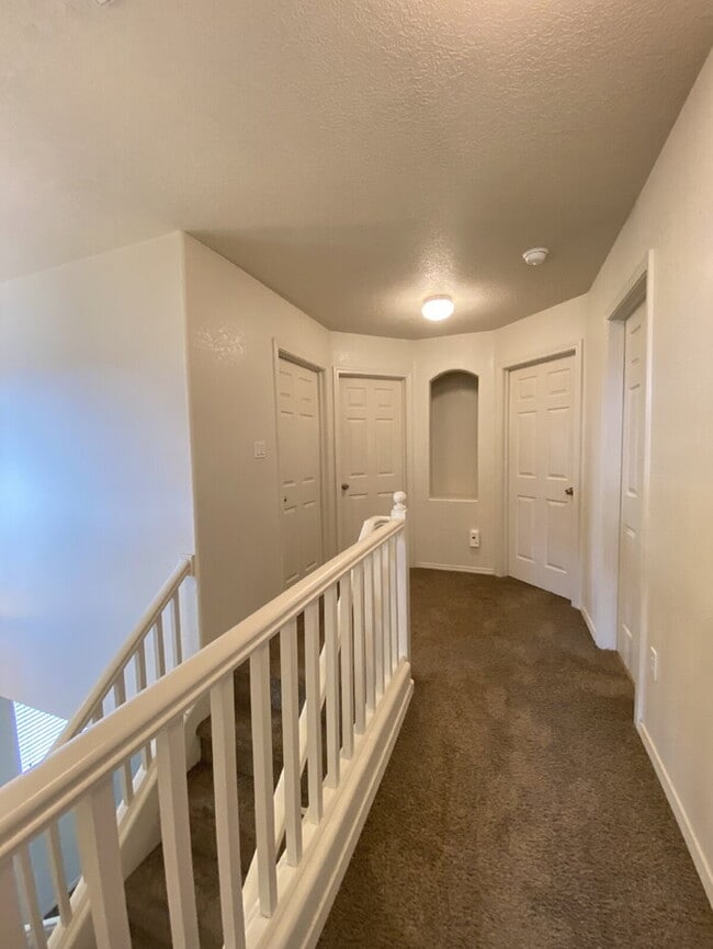 Building Photo - GATED COMMUNITY - 2 Story Townhouse - All BR Upper Level