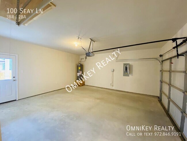 Building Photo - 100 Seay Ln