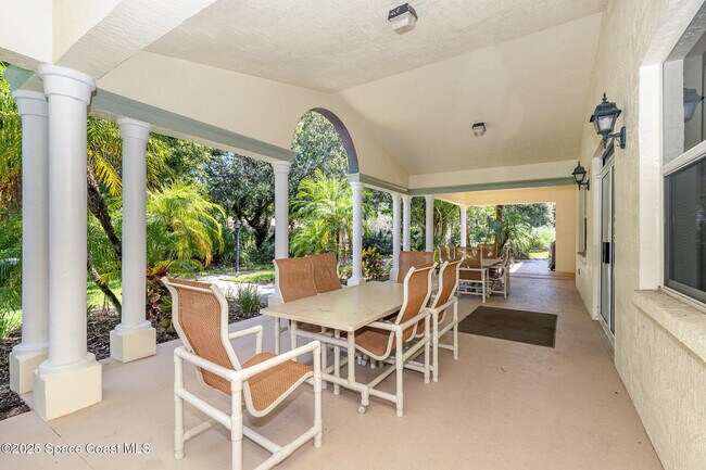 Building Photo - 8871 Lake Dr