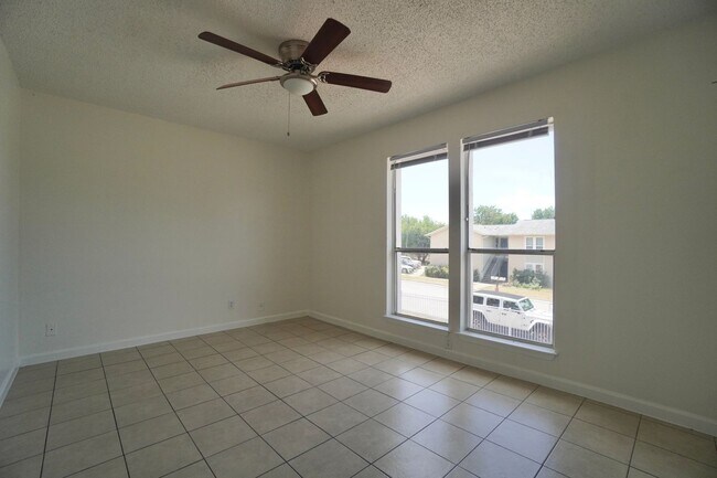Building Photo - 2906 Sweeney Ln