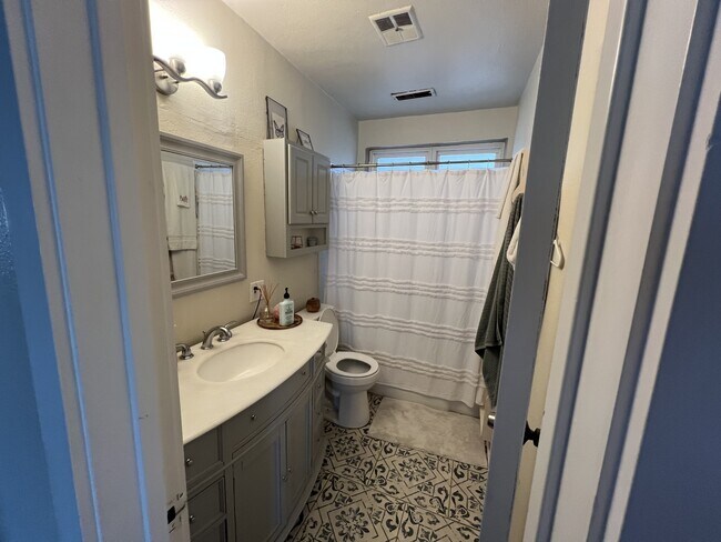 Building Photo - 2615 27th St