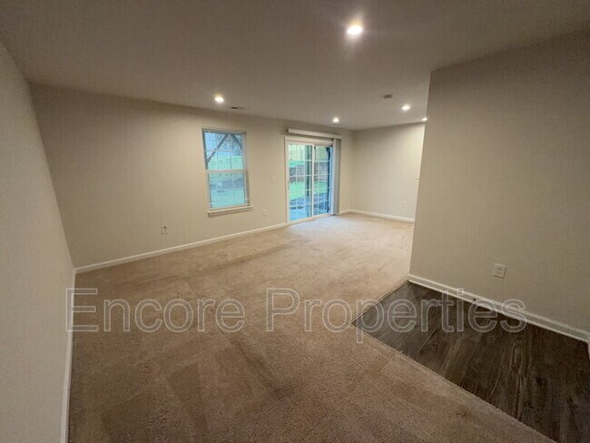 Building Photo - 333 Amber Acorn Ave