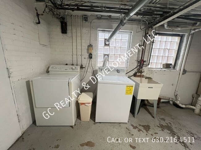 Building Photo - ***  W&D IN UNIT / GARAGE PARKING AVAIL / ...