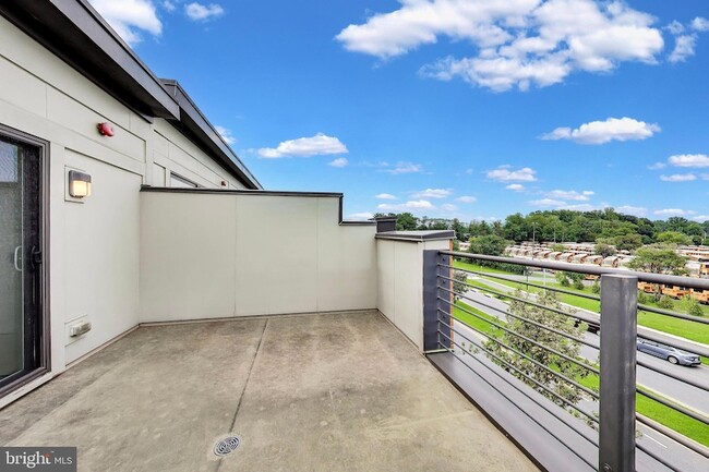Building Photo - 16616 Crabbs Branch Way