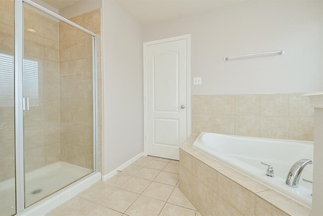 Building Photo - 2707 Roaring Oaks Ln
