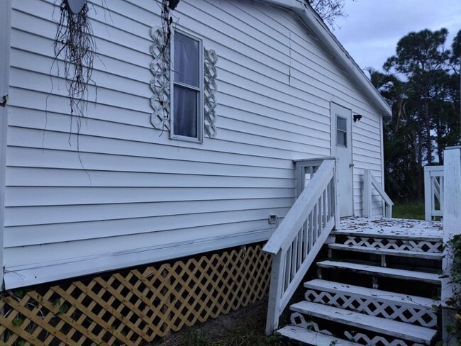Building Photo - 15474 Mapletree Dr