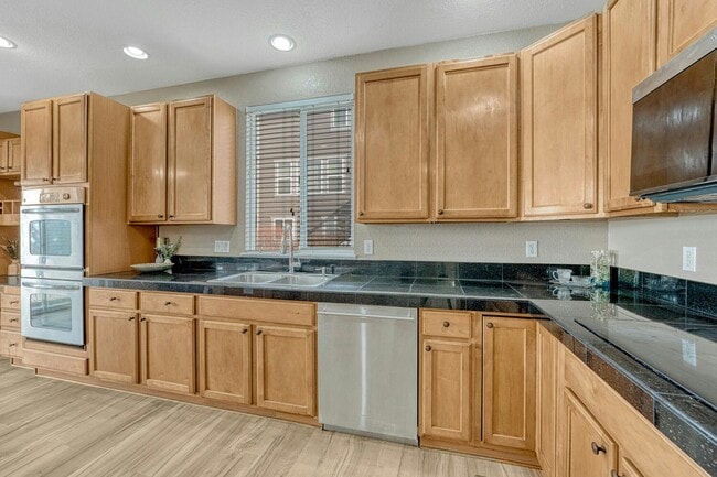 Building Photo - 3617 Craftsbury Dr