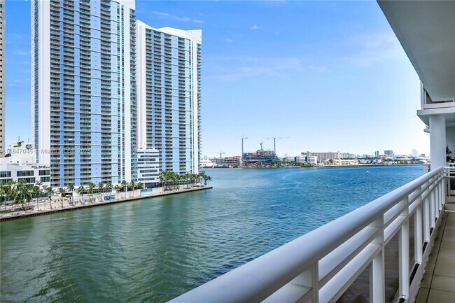 Primary Photo - 901 Brickell Key Blvd