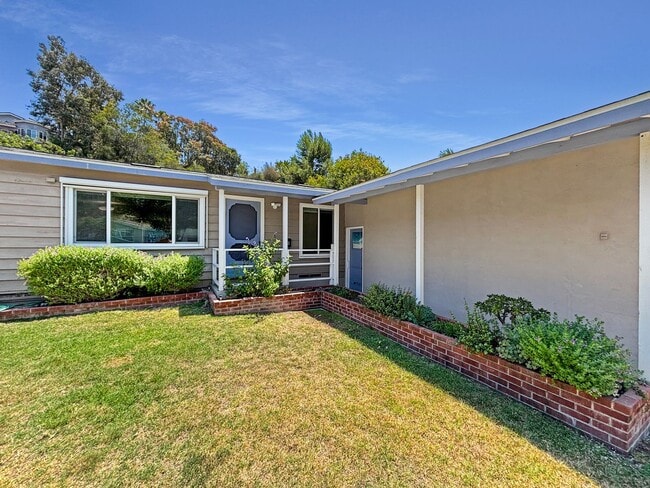 Building Photo - Beautiful 4BD/3BA House Near SDSU w/ W/D, ...