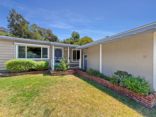 Building Photo - Beautiful 5BD/3BA House Near SDSU W/ W/D, ...