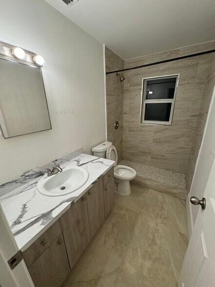 Building Photo - 5204 Coronado Pky