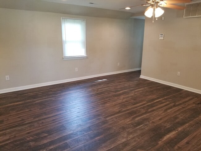 Building Photo - Beautiful Executive Home