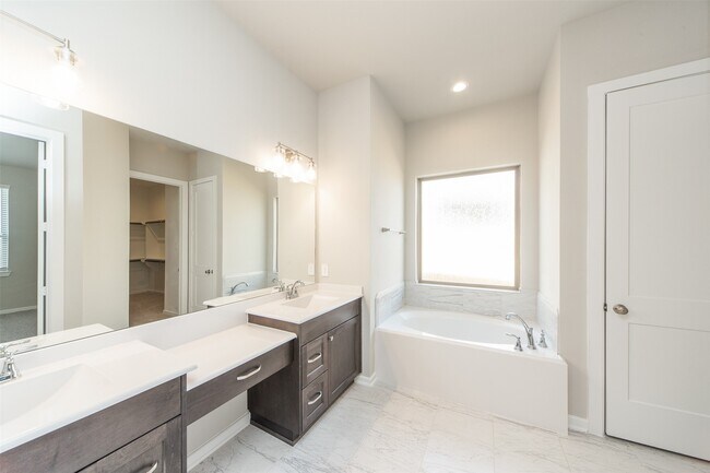 Building Photo - 2131 Wisteria Cove Dr