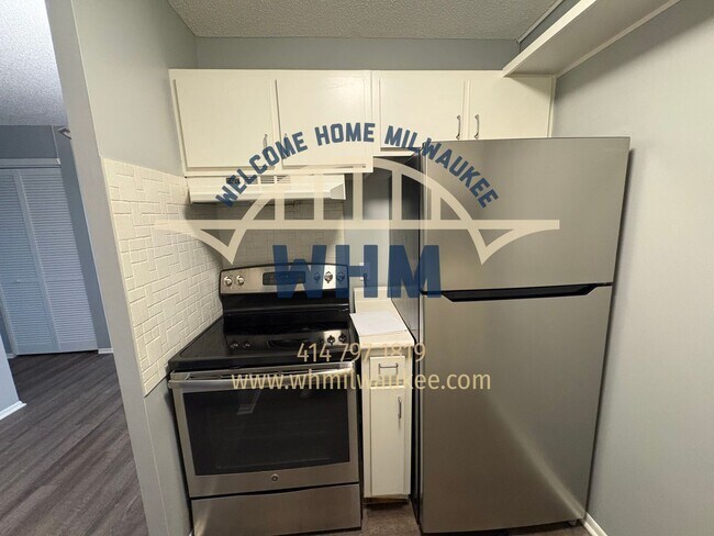 Building Photo - 929 N Astor St