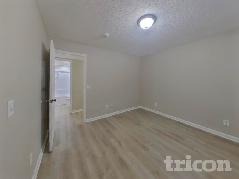 Building Photo - 14098 Yosemite Ave S