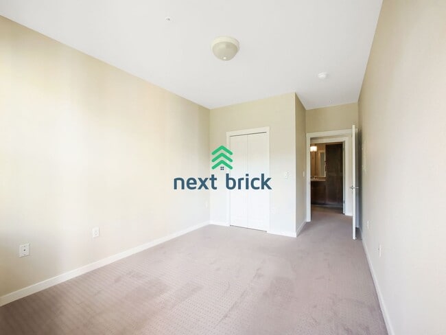 Building Photo - 1 Bed and 1 Bath Stunning Redmond DT Condo...
