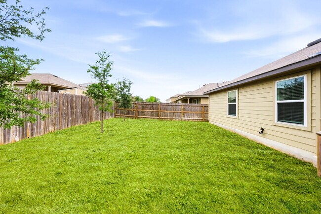 Building Photo - Charming 3-Bed 2 Bath Oasis with Amazing Amenities