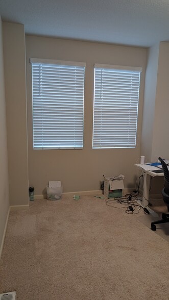 Building Photo - 3923 SE 70th Ave