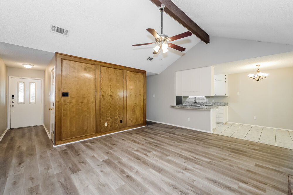 Building Photo - 709 Daniels Dr
