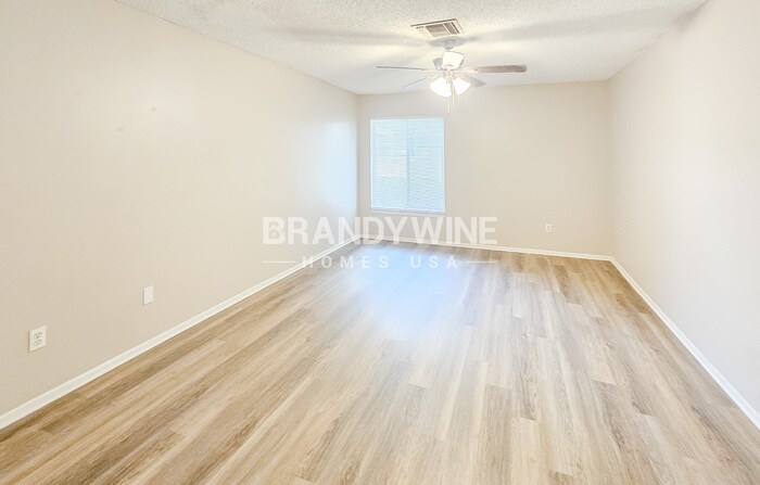 Building Photo - 28305 International Dr