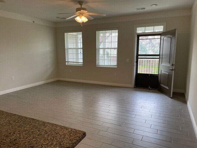 Building Photo - Shelby Township, 1st Floor  2-Bedroom, 2- Baths, Private Patio with att. Garage