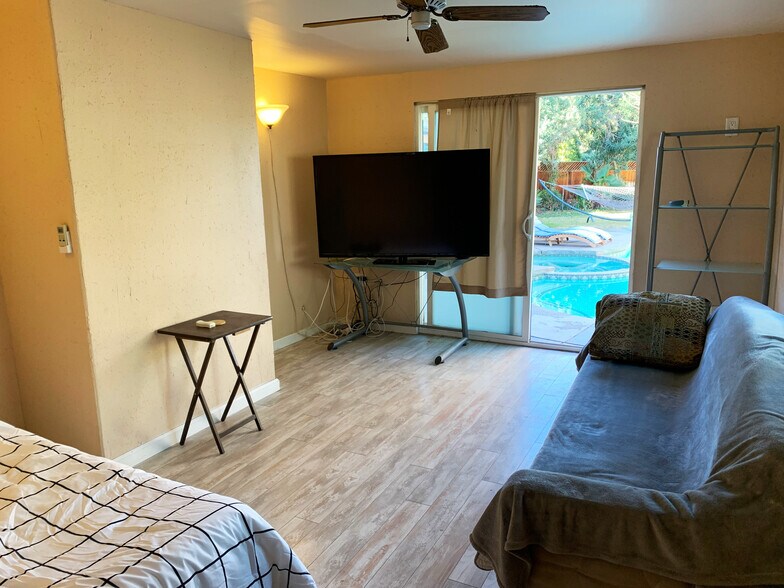 Building Photo - 43550 Carmel Cir