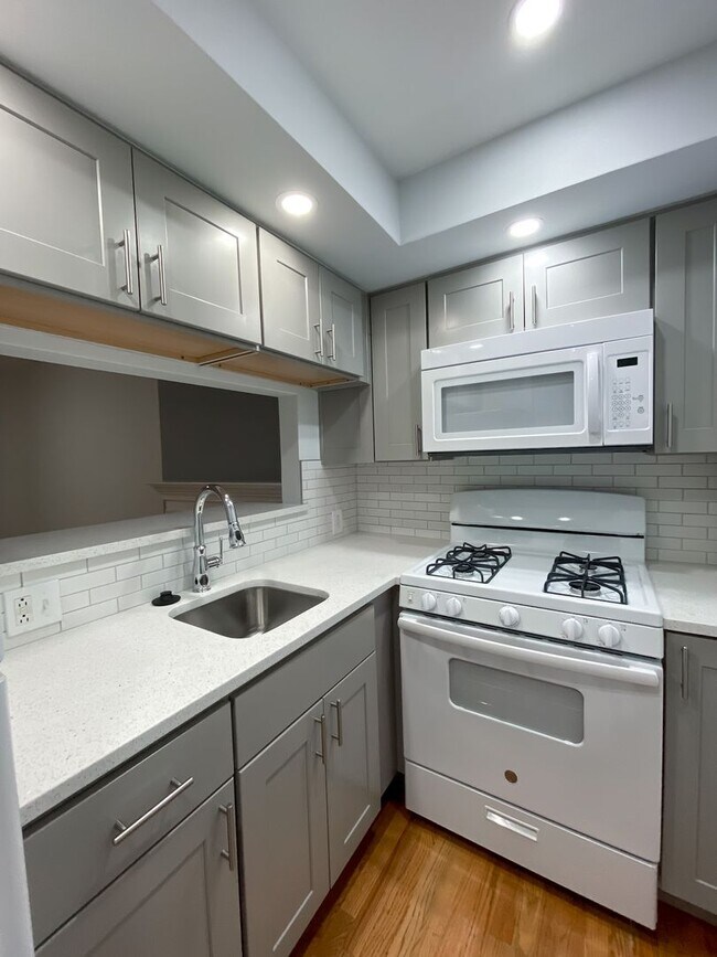 Building Photo - 1701-03 Spruce Street