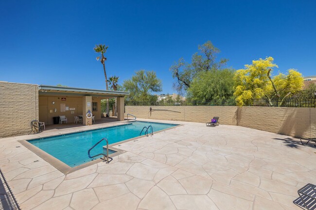 Building Photo - SUMMER MOVE IN INCENTIVE!! East-2 bedroom/...