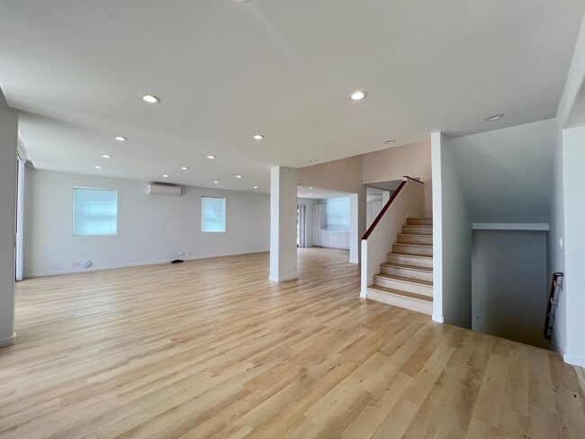 Building Photo - Waialae Iki | Nearly 5,000 Sq. Ft. with Breathtaking Ocean Views