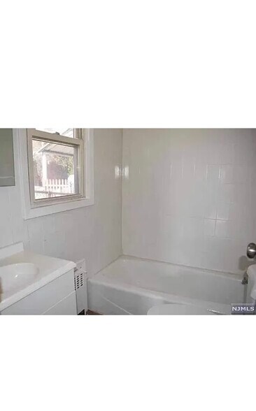 Building Photo - 161 Palisade Ave