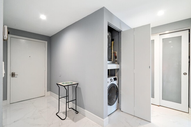 Building Photo - 1111 S Ocean Blvd