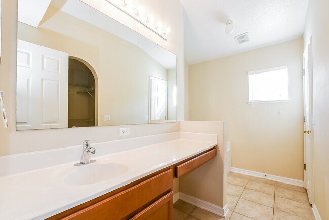 Building Photo - 5201 Silver Thistle Ln