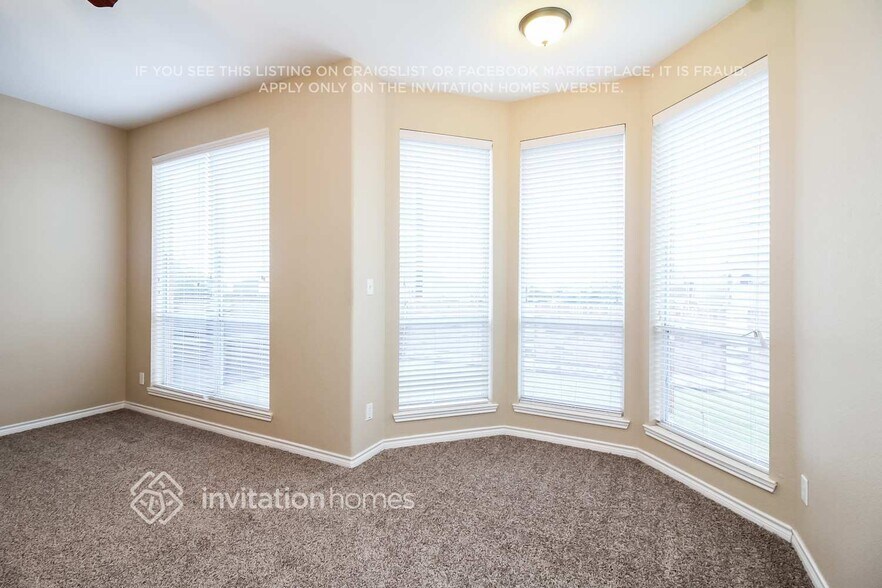 Building Photo - 908 Evergreen Ln