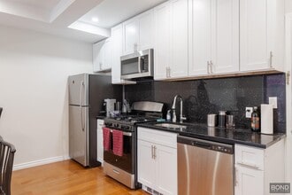 Building Photo - 402 W 50th St
