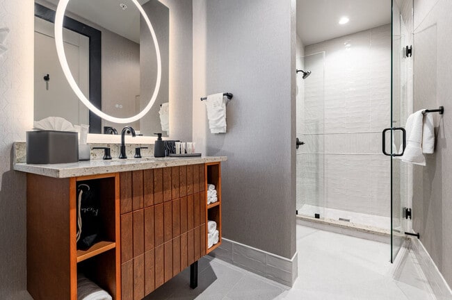 Building Photo - 1011 Canal St