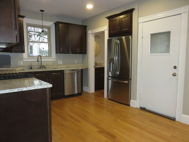 Building Photo - 192 Willow St