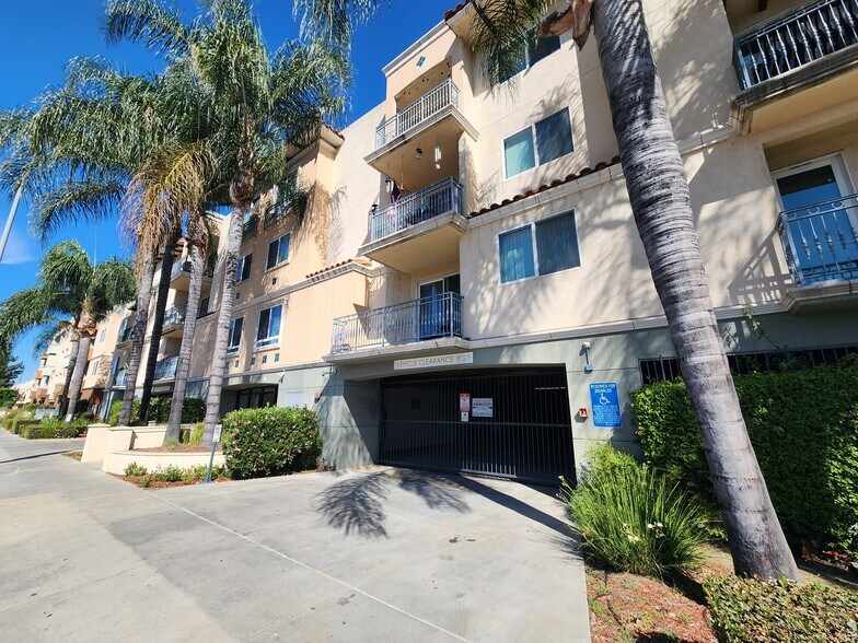 Building Photo - 13941 Sherman Way