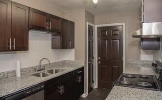 Building Photo - 3112 Brookhaven