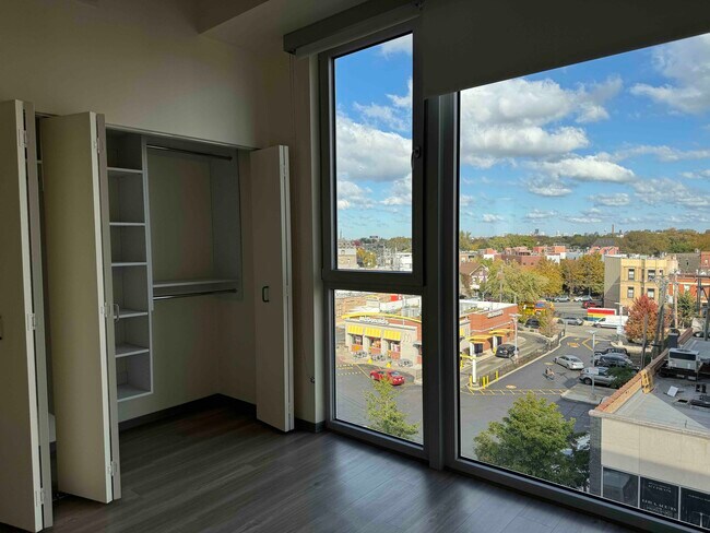 Building Photo - 1922 N Milwaukee Ave