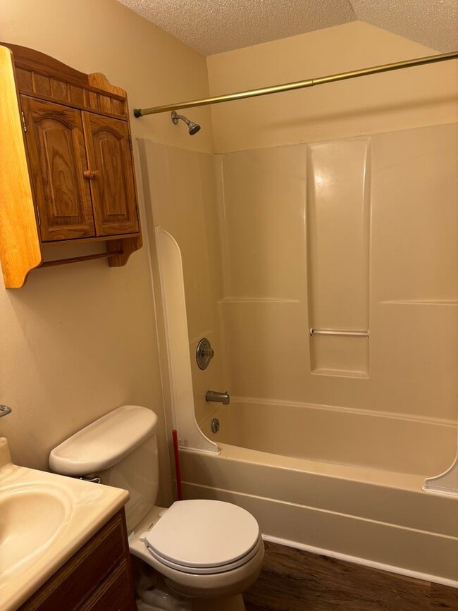 Building Photo - 500 Fairway Village Dr