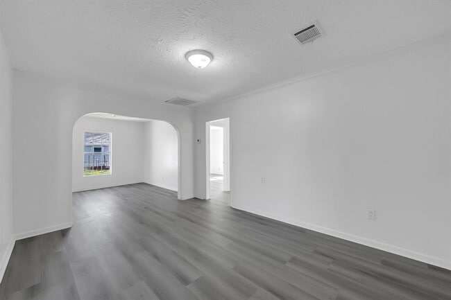 Building Photo - 214 N Hagerman St