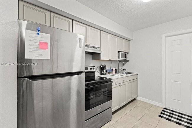 Building Photo - 620 SW 10th St