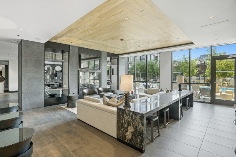 Building Photo - 950 W Washington Blvd