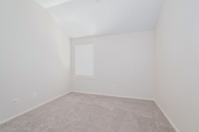 Building Photo - 1329 Missouri St